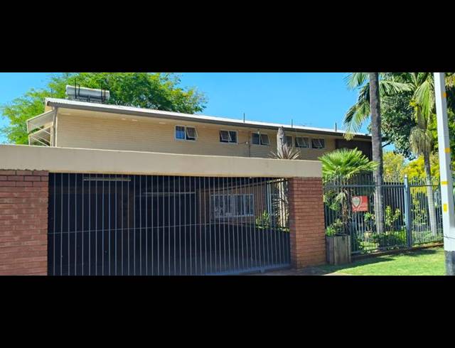 5 BEDROOM HOUSE FOR SALE IN PRETORIA GARDENS